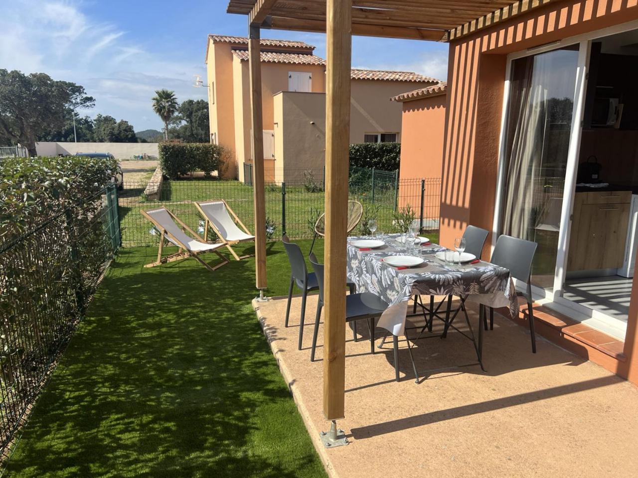 Residence Hoteliere Les Hameaux De Saint Cyprien Appartement 2 Chambres Lecci Exteriör bild